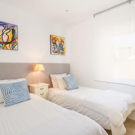 Atico 2 Terrazas Junto Al Mar By Rent Me Apartment เอสเตโปนา ภายนอก รูปภาพ