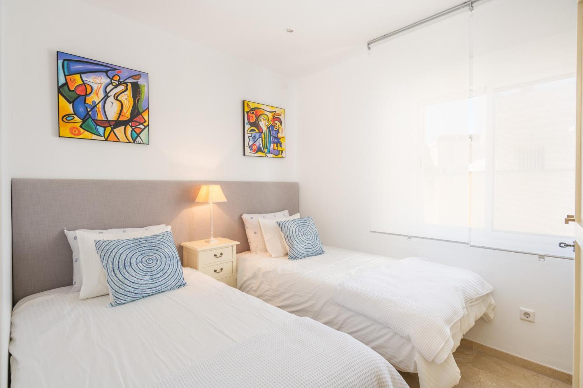 Atico 2 Terrazas Junto Al Mar By Rent Me Apartment เอสเตโปนา ภายนอก รูปภาพ